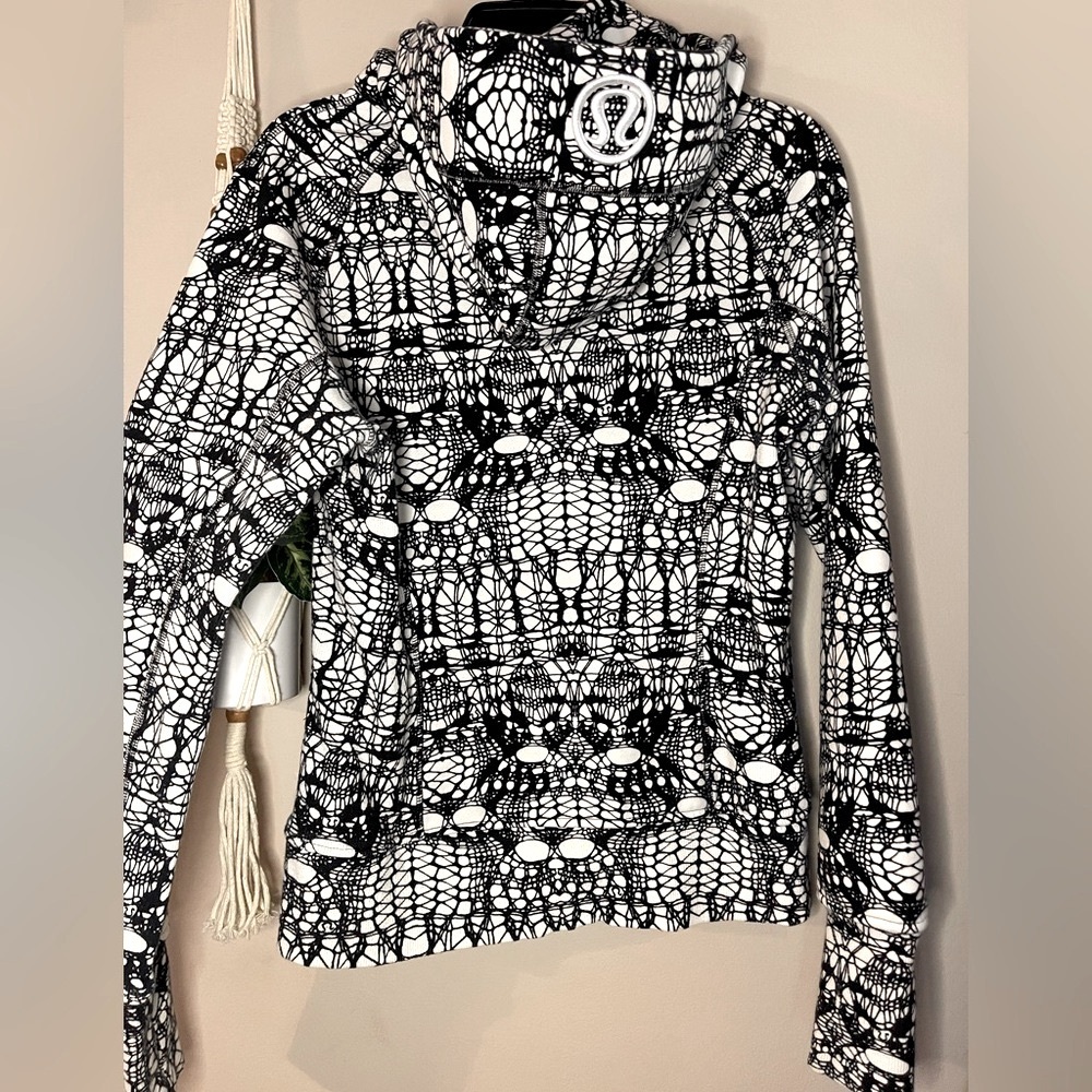 Lululemon Scuba Hoodie Full Zip White Black Glacier Lace Size 8 EUC limited edt - Picture 3 of 10